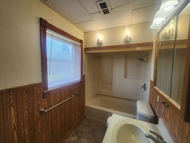 Building Photo - Charming 2-Bedroom Home On Terre Hautes North Side Near Terre Town School
