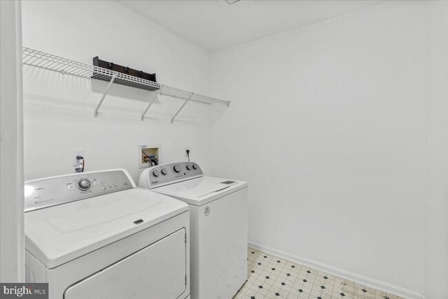 Building Photo - 14 Hearthstone Ln