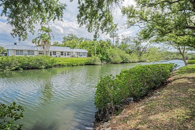 Building Photo - 4200 Hampton Dr