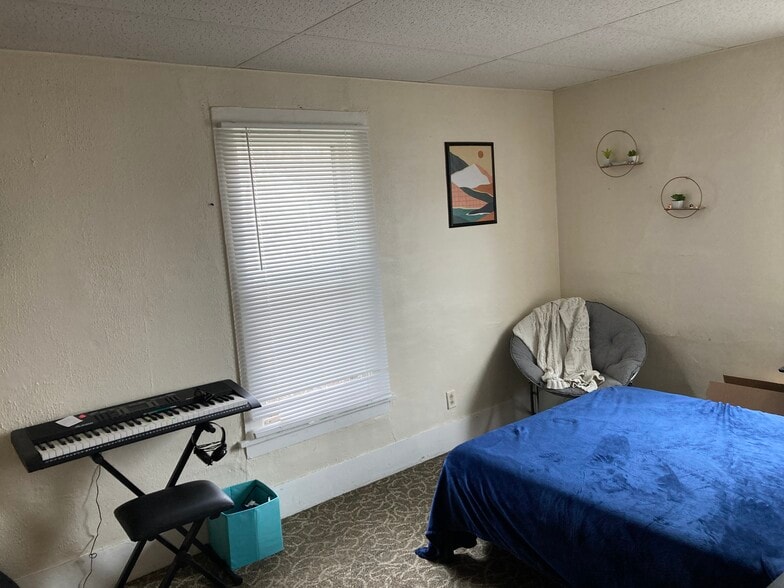 Building Photo - 80 Lake St