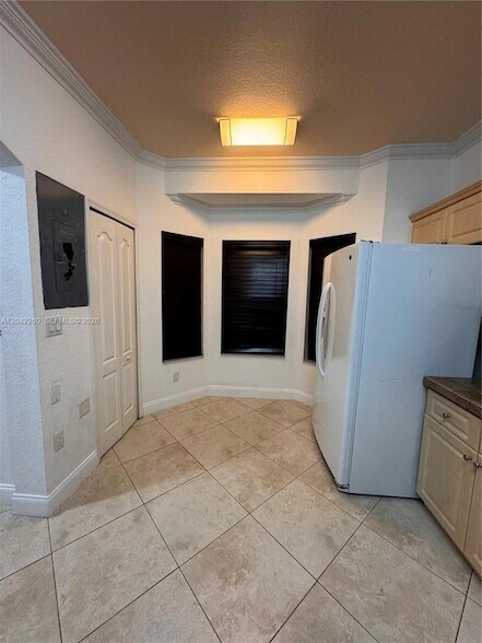 Building Photo - 8810 W Flagler St