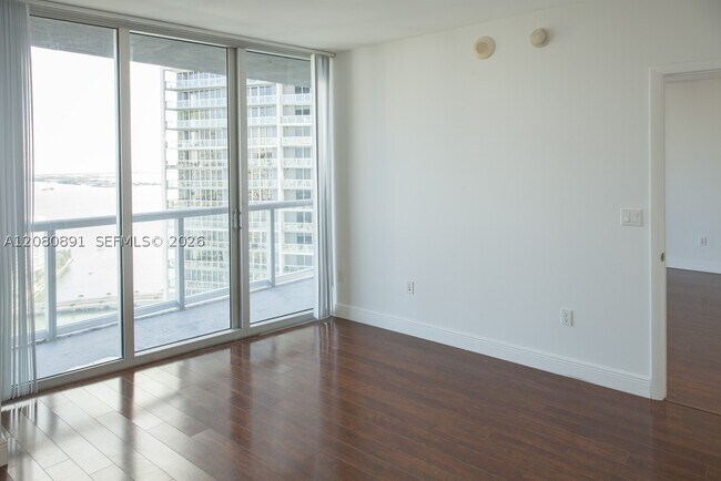 Building Photo - 475 Brickell Ave
