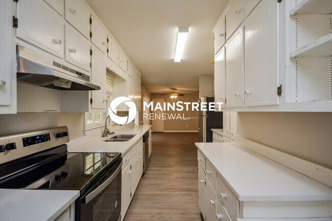 Building Photo - 3 Bedroom Pet-Friendly Home in Conyers, GA with Main Street Renewal