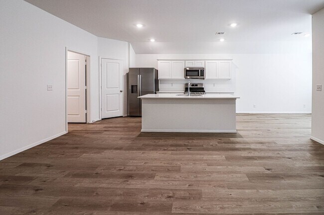 Building Photo - 3202 S 15th Pl