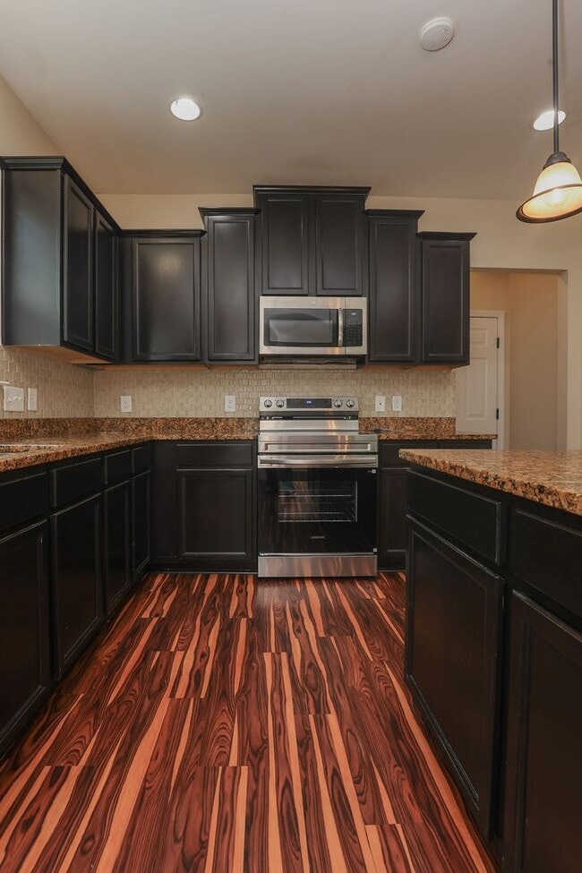 Building Photo - The Landing at Mill Creek community!  Washer / Dryer included