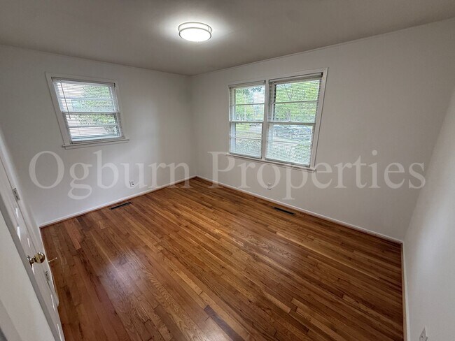 Building Photo - 2843 Hermitage Dr