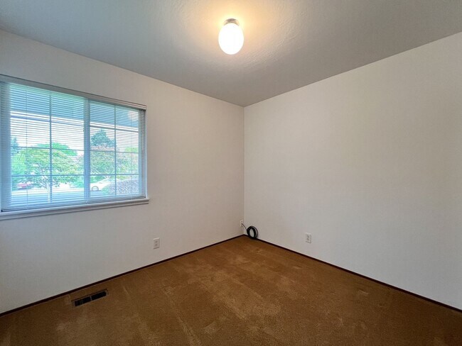 Building Photo - Charming Three Bedroom North Napa Home
