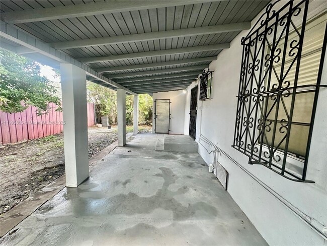 Building Photo - 1508 SW 13th Ave