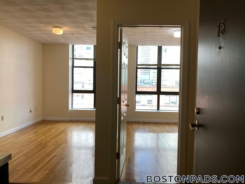 Building Photo - 81 Essex St