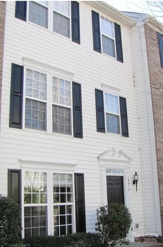 Primary Photo - 15610 King Louis Ct