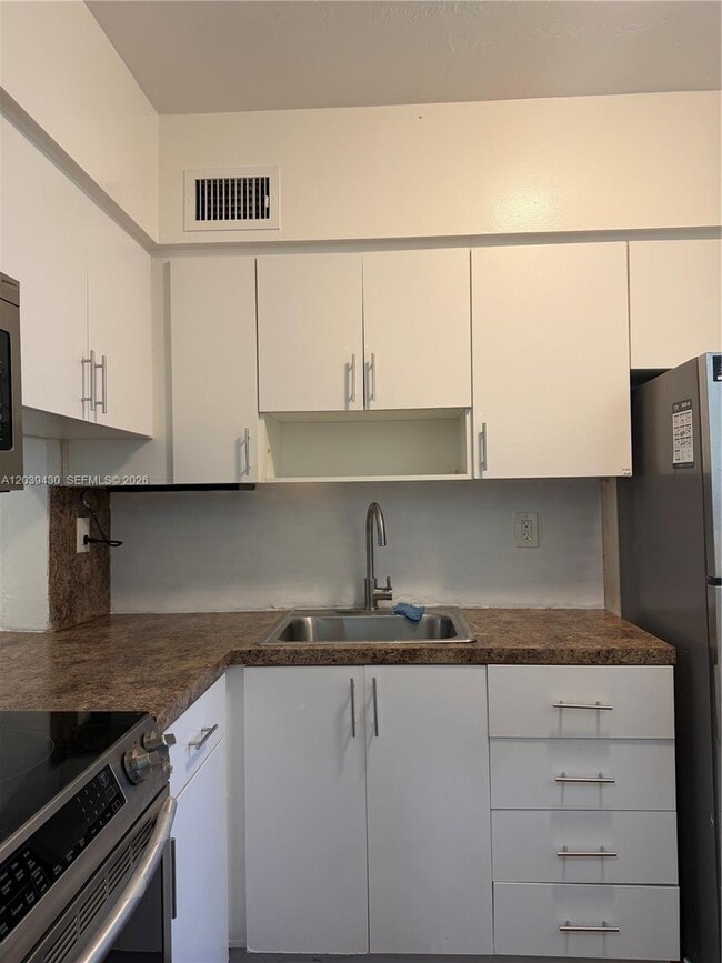Building Photo - 1667 NE Miami Gardens Dr