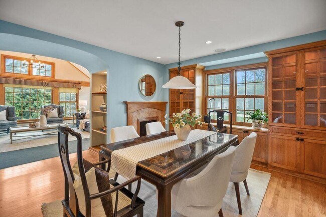 Building Photo - 5160 N Kent Ave