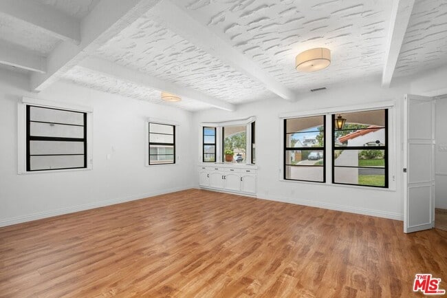 Building Photo - 6111 W 75th St