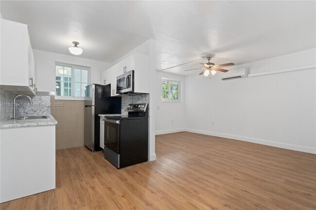 Building Photo - 160 NE 55th St