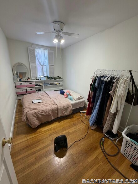 Building Photo - 529 Beacon St