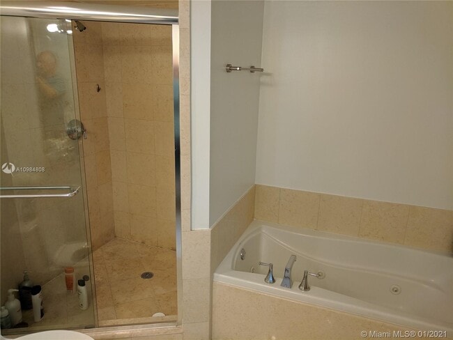 Building Photo - 20000 E Country Club Dr