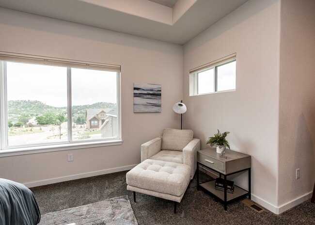 Building Photo - Fully Furnished 3 Bedroom 2.5 Bath Luxury Townhome by Garden of the Gods