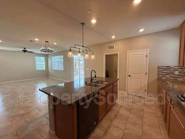 Building Photo - 1697 W Woodward Ave