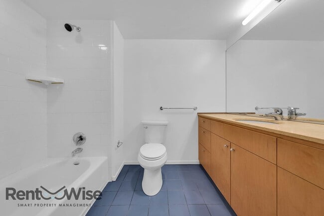 Building Photo - 77 Dow Pl