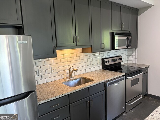 Building Photo - 620 Glen Iris Dr NE