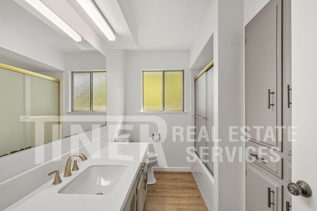 Building Photo - 5100 Turnsberry Ct