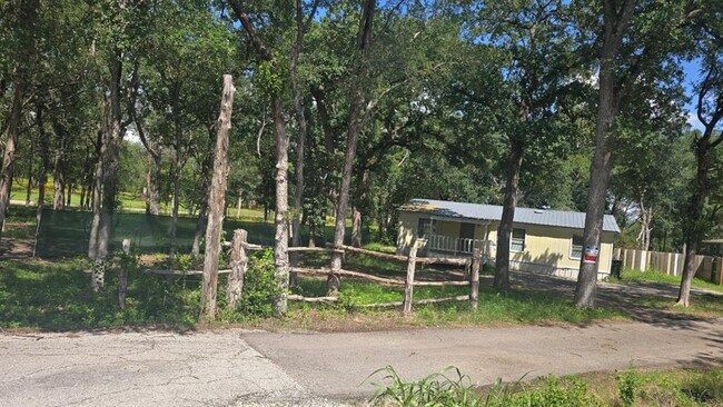 Building Photo - 8607 Burleson Manor Rd