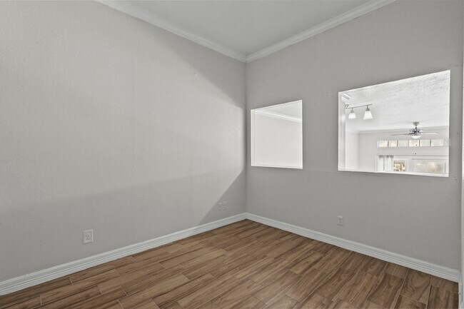 Building Photo - 7820 Seawall Blvd