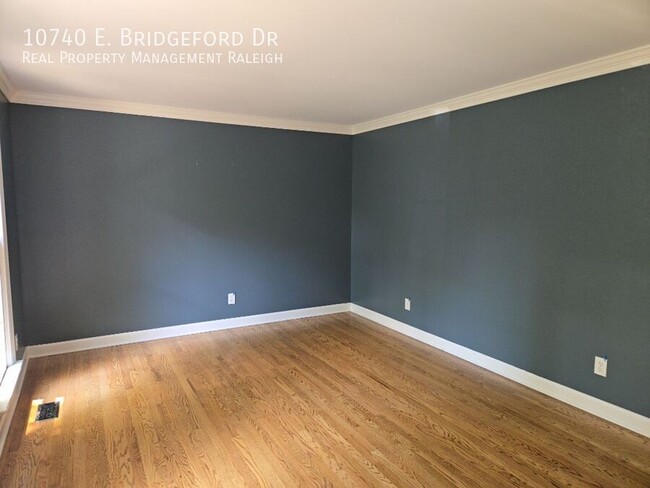 Building Photo - 10740 E Bridgford Dr