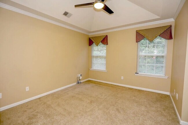Building Photo - Spacious home located in the beautiful and well-established community of Magnolia Bluff in Lake C...