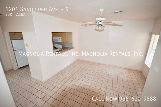 Building Photo - 2 bed 2.5 bath Townhouse in Mcallen