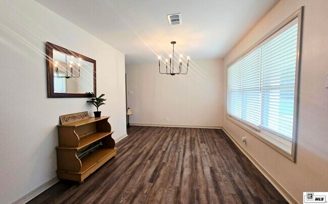 Building Photo - 923 Fortune Dr