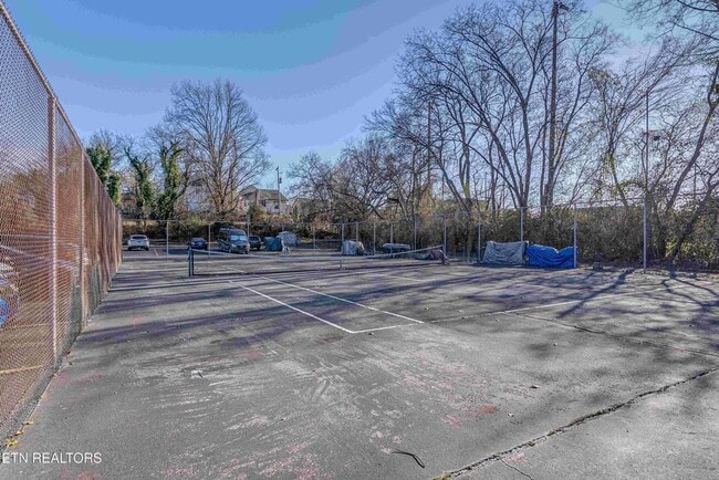 Building Photo - 523 N Bertrand St