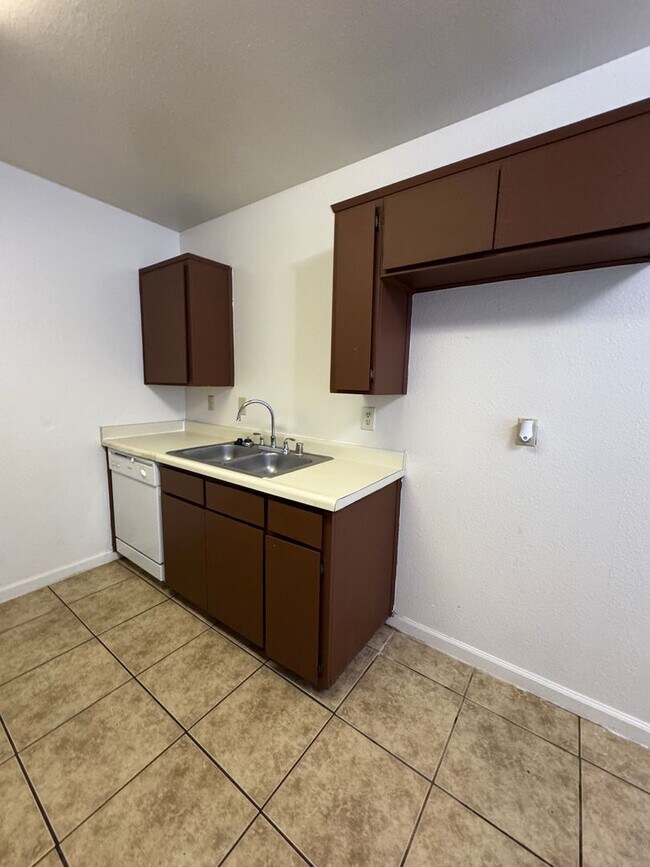 Building Photo - 3443