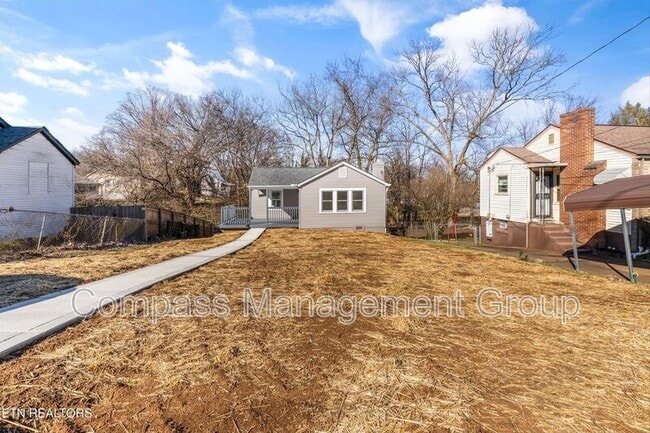 Building Photo - 3615 Lilac Ave