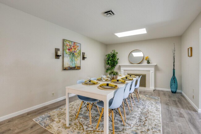 Building Photo - 546 Woodstock Way