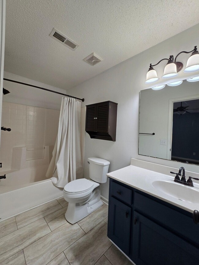 Building Photo - 901 Tristan St