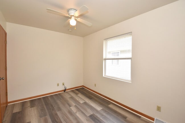 Building Photo - 3042 Hamlin Ave