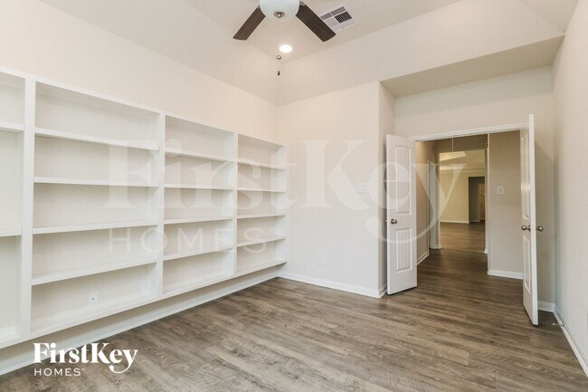 Building Photo - 16033 Deer Pines Dr