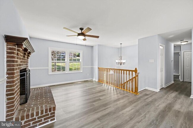 Building Photo - 2402 Raintree Ave