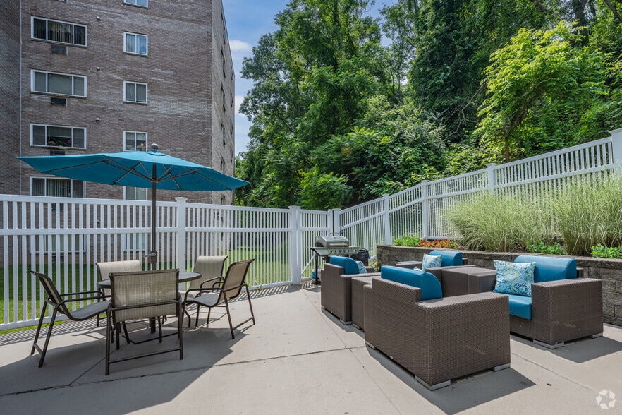 Pool Seating - Pleasant Hills