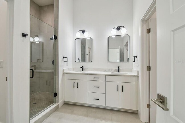 Building Photo - 3826 Pompano Dr SE