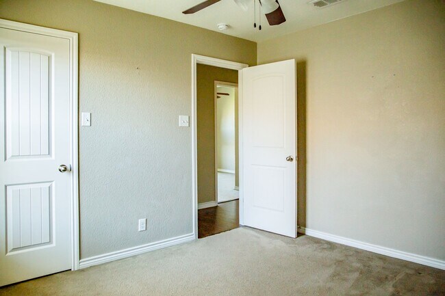 Building Photo - For Lease – $2,100/month | $2,250 Security...