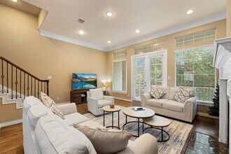 Building Photo - 9125 Harbor Hills Dr