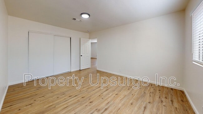 Building Photo - 2061 Rosamond Ave