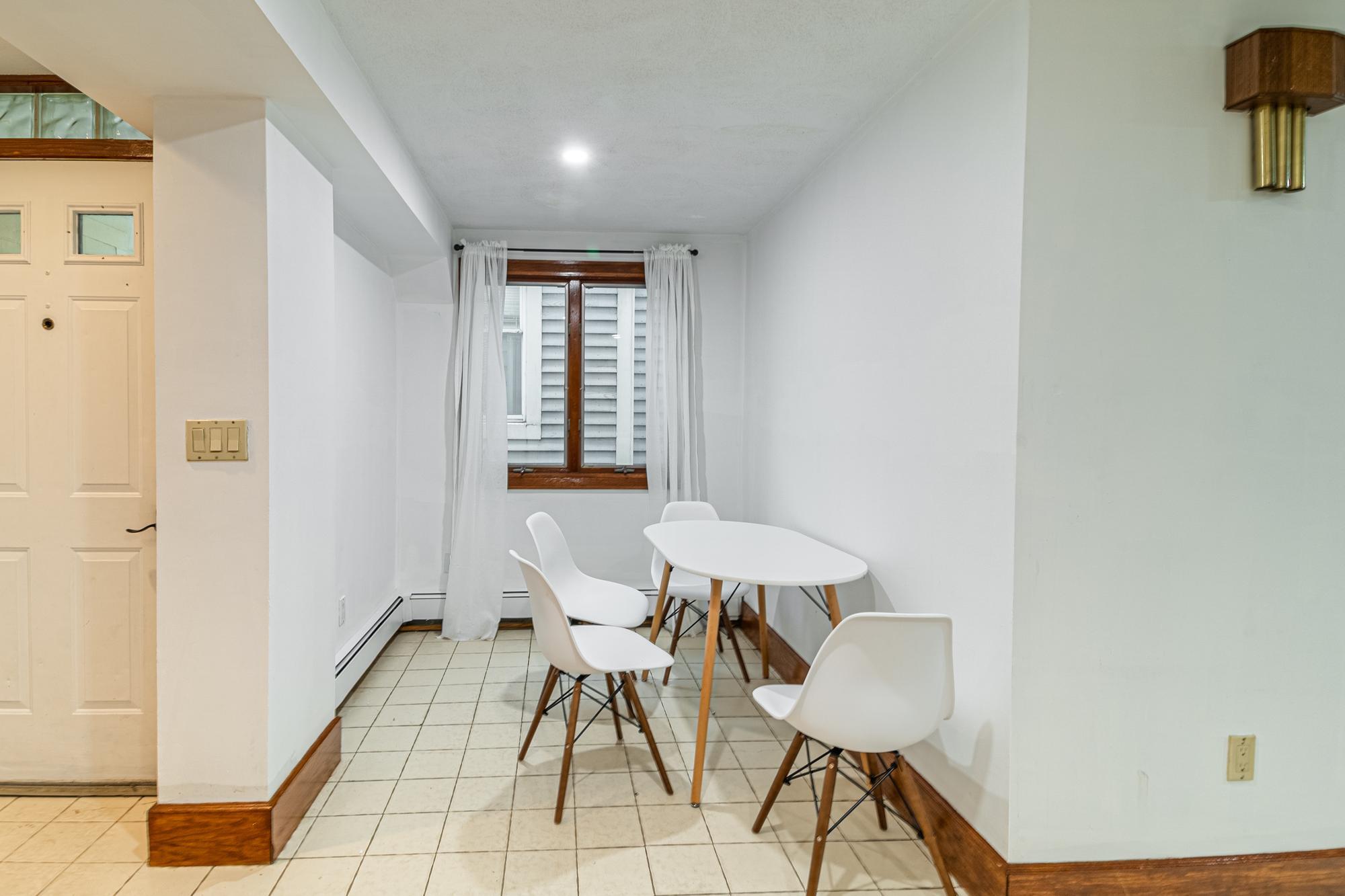 Building Photo - 166 Auburn St