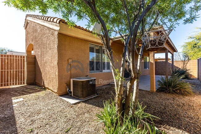 Building Photo - 1260 S Lindsay Rd