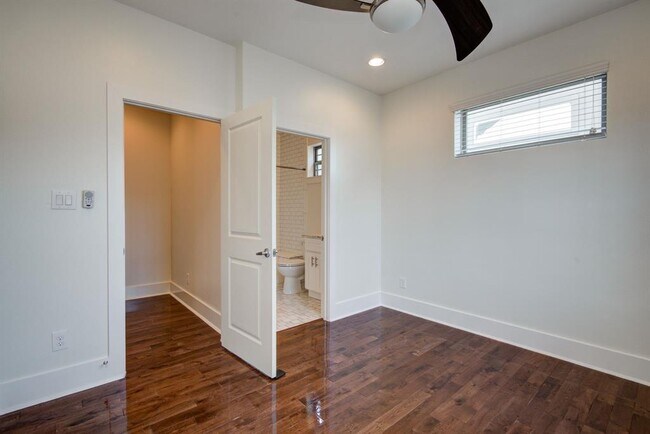 Building Photo - 1721 Thompson St