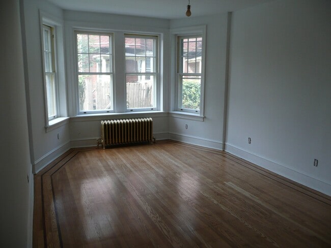 Building Photo - 315 S 46th St