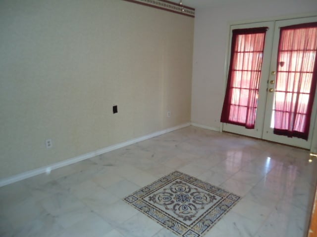 Building Photo - 2403 Hemlock Dr
