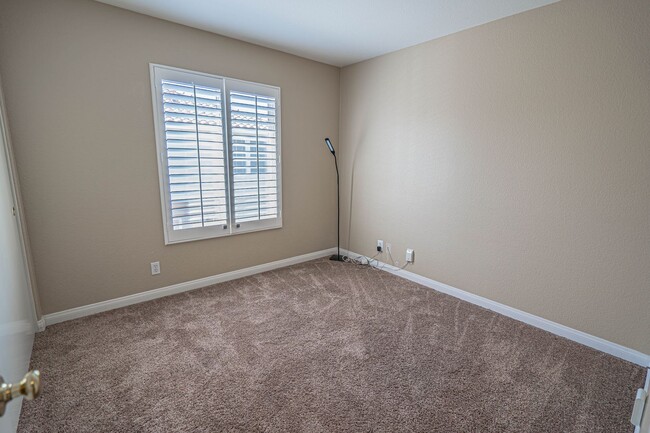 Building Photo - COMING SOON! 2 Bedroom Townhome for Rent i...